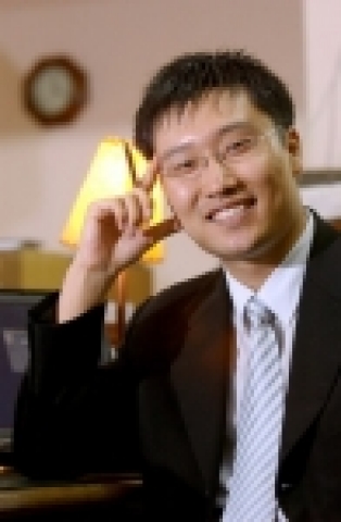 패턴리딩 전문 교육 과정과 매달 개최되는 자기계발 세미나 등을 통해 성공함께 하기 철학을 펼쳐나가는 크레벤 백기락 대표는 독서를 통해 '성공함께하기'를 실천하고 