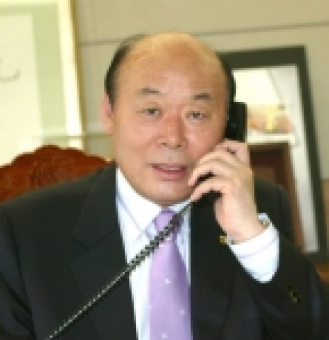 박광태 시장은 제87회 전국동계체전 빙상 쇼트트랙 1500m 스케이팅 경기에서 대회신기록을 수립하며 금메달을 딴 우리 지역 이성훈 선수에게 전화를 걸어 격려했다.