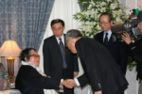 2월2일 경기도 조문단 미망인 시게코 구보다 여사에게 조문
