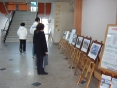 마산시가 불법투기 단속현장에서 찍은 사진을 모아 ‘시민양심을 찾아가는 사진 전시회’을 열었다.
