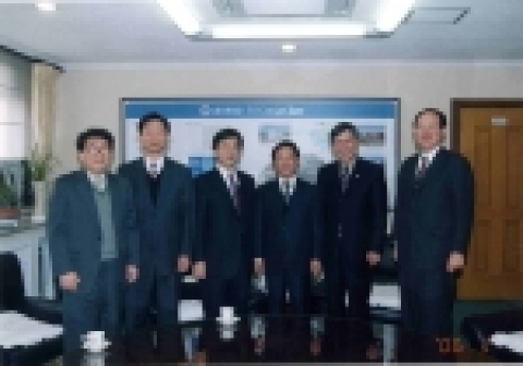 공주대학교 총장은 차기 제5대 공주대학교 총장선거 후보등록을 마친 입후보자들과 2월9일 총장실에서 간담회를 개최하였다.