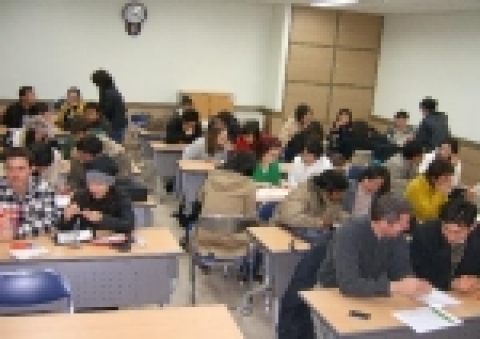 창원시가 외국인을 대상으로 자원봉사자들이 한국문화 홍보와 한글을 교육하는 한국어학당를 운영하기로 했다.