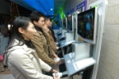 한국마이크로소프트는 오는 24일부터 Xbox 360의 정식 발매를 기념하는 출시 기념 특별 행사를 롯데백화점 수도권 전점과, 이마트, 롯데마트, 월마트 전국 매장에서 실시한다.