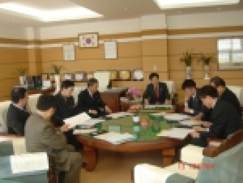 통폐합추진위원회 회의 장면
