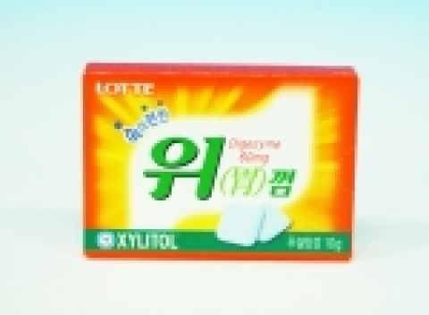 롯데제과는 국내 최초로 소화기능 전문껌 ‘위(胃)껌’(500원/6알/10g)을 선보였다