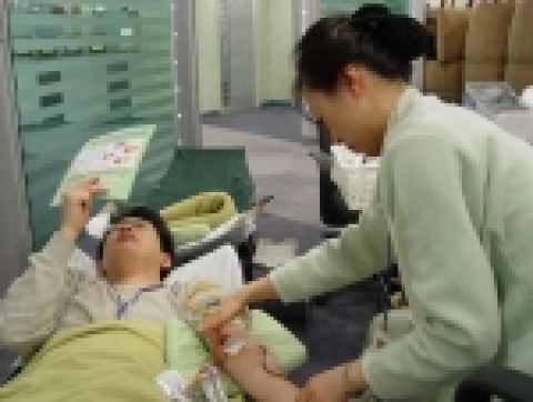 삼성SDS가 부족한 헌혈을 채우기 위한 사랑의 헌혈 릴레이 캠페인을 펼치고 있다.