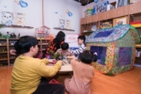 사회복지법인 ‘세이브더칠드런(www.sc.or.kr)’은 15일, 피학대아동 일시보호시설인 서울마포아동학대예방센터에 있는 ‘신나는 그룹홈’에 '헨켈놀이치료실'을 