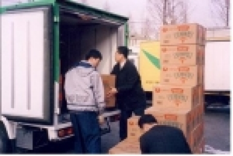 ‘광역푸드’에서 기탁품을 배분하고 있다
