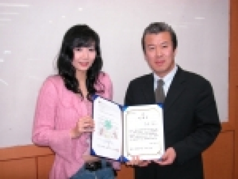 몰디브 관광청 서울사무소 최승무 소장과 선발자 주혜빈(84년생)