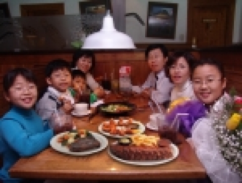 졸업식 가족식사 이미지