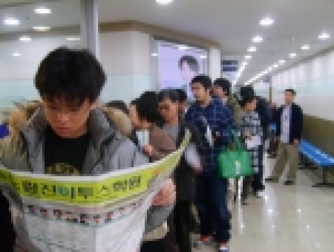 작년 12월 초 개원한 노량진이투스학원(학원장: 한석현)이 기존 주변학원들의 모집정원 미달 현상과는 대조적으로 개원 초 기대치보다 월등히 이른 2월 17일 전반 마감이라는 기적을 