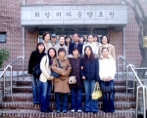 동성제약 여직원회인 미로회는 지난 18일 경기도 고양시 내유동 소재 희망의 마을 양로원을 방문했다