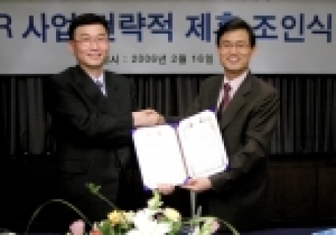 최근 e-HR 시장을 몰아치고 있는 화이트정보통신은 국내에서 손꼽히는 헤드헌팅 기업 주식회사 솔루션 인코퍼레이티드와 16일 HR시장 확대 공략에 관한 전략적 제휴를 체결했다.