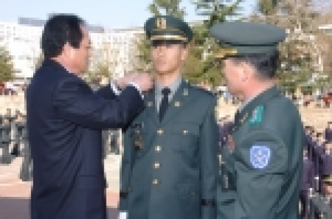 조선대학교(총장 김주훈)는 2005년 학군사관 후보생 교육수료 및 승급·입단식을 2월 20일 오후 2시 30분 노천극장에서 거행했다.