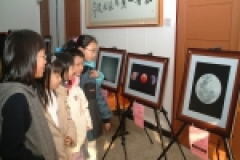 강원대학교 과학기술진흥센터는 2005년 2월 20일과 21일 양일간 사범대학 교육 4호관에서 ‘청소년을 위한 별자리 과학축제’를 개최한다.