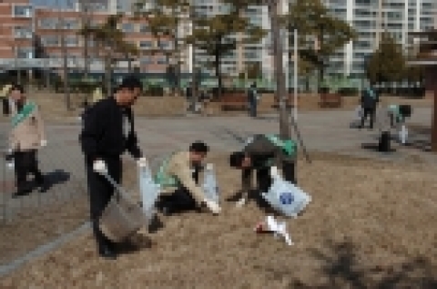 광주시 공무원 청소하는 모습
