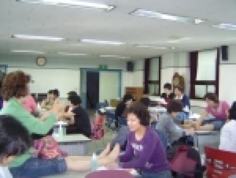 '발 마사지 자원봉사자' 모집하여 봉사활동을 전개한다.