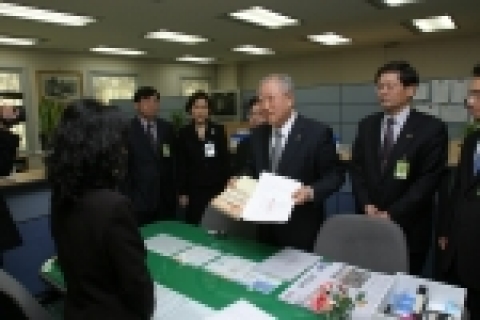 국립암센터 박재갑 원장 등은 2월 22일 오전 9시 ‘담배제조및매매등의금지에관한법률(안)’ 입법 청원서를 제출했다.
