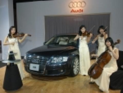 아우디 코리아는 2월 22일 평창동 서울옥션센터에서 아우디의 최고급 프레스티지 세단 A8에 명품 오디오 뱅앤올룹슨(Bang & Olufsen)을 장착한 A8 뱅앤올룹슨을 선보였다.