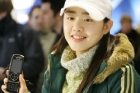 삼성전자 애니콜 모델로 활동하고 있는 '국민여동생' 문근영이 삼성전자의 초청으로 2006 동계올림픽이 열리고 있는 토리노 현지 「삼성전자 올림픽홍보관(OR@S;O