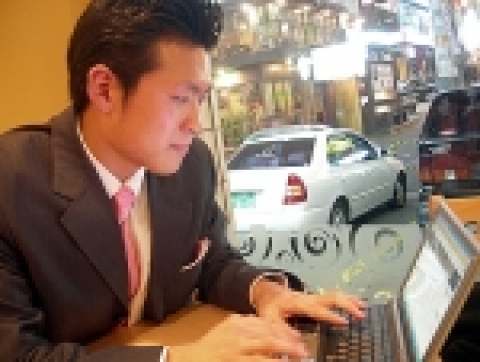 20대 사장 만들기 동호회 심현수 대표는 어디서든 자유롭게 인맥관리 및 일정체크, 아이디어 메모를 하는 습관은 CEO의 기본이라며 관련 프로그램 활용법과 사용 예를 설명해주고 있다.
