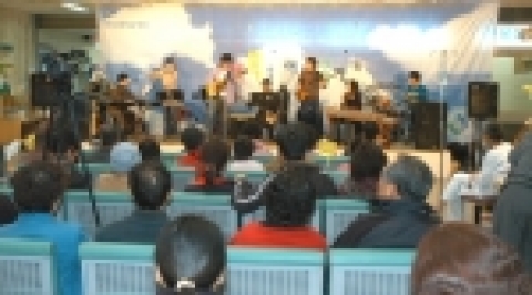 전북대병원에서 퓨전 그룹 오감도를 초청, 65번째 행복플러스 음악회를 열었다.