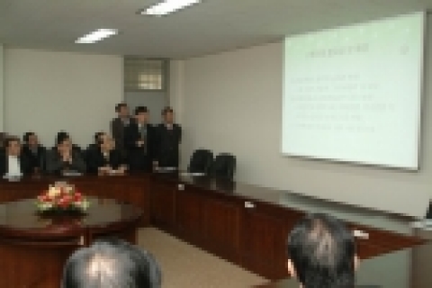 강원대학교 동물자원과학대학은 교육 및 연구 경쟁력을 강화하기 위하여 2006년 3월 1일부터 단과대학의 교육단위 및 운영체제를 전면 재편한 혁신 교육시스템을 시범 도입하였다.