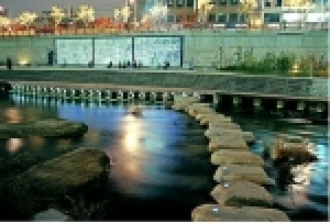 서울시에서 추진한 ‘청계천복원사업’이 『대한민국 공공디자인 대상 2006』에서 대상을 수상했다.