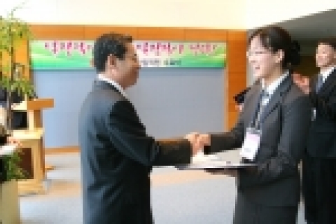 광주은행은 미래 광주은행을 이끌어 나갈 뛰어난 인재를 육성하고,「2006년도 상반기 신입직원 수료식」을 실시했다.