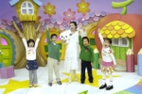 아이들의 일상생활에 꼭 필요한 표현들로 구성한 어린이 영어 회화 프로그램 &lt;Talk Talk My Angel&gt; 중 한 장면