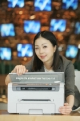 삼성전자는 세계최소형, 최경량 개인용 레이저 복합기 SCX-4200를 출시했다.   이제품은 CES 2006 혁신상을 수상했으며, 흑백 출력 및 복사, 컬러 스캔 등 프린터, 복사