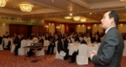 KOTRA(사장 : 洪基和)는 3월 2일(목) 삼성동 그랜드인터컨티넨탈 호텔에서 업종별 단체 등 80여 해외마케팅 공동수출지원기관의 대표 및 실무자 130명을 초청해 ‘2006 K