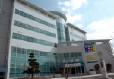충남대는 3월 3일(금) 오전 11시, 양현수 총장과 보령그룹 김승호 회장, 이광진 전임총장  등 대학 관계자 등이 참석하는 가운데 언어교육원과 국제교류원의 개관식 행사를 개최한다