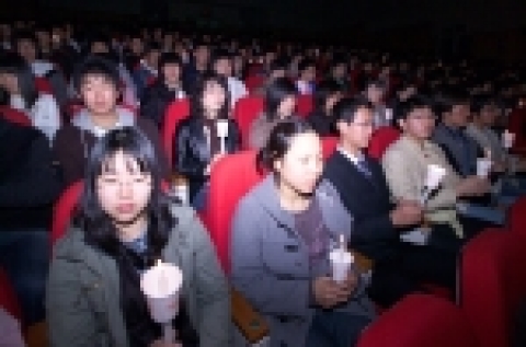 농촌진흥청 한국농업전문학교는 3월 3일 대학 강당에서 신입생과  학부모 등 500여명을 대상으로 “2006학년도 입학식”을 개최하였다.
