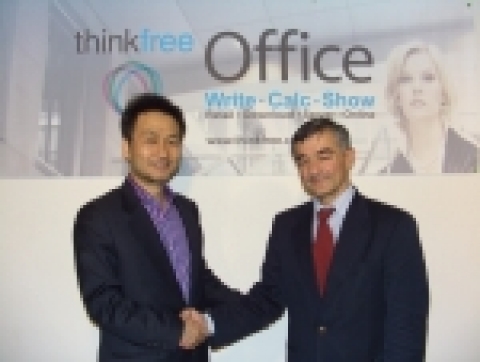 사진 왼쪽에서 오른쪽으로, 씽크프리(Thinkfree,Inc)社 강태진 대표와 그루포 에스엔씨(Grupo S&C)社 오스카 소베론(Oscar Soberon) 社長 
