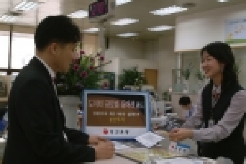 부산은행은 전세계 주식, 채권 등과 부동산, 실물자산 펀드 등 다양한 자산군에 분산투자하는 ‘도이치 글로벌 올에셋 재간접투자신탁’을 3월 9일부터 판매한다고 밝혔다.