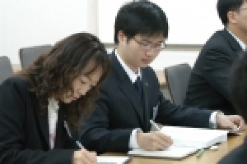 한국화재보험협회는 2006년 3월 2일부터 30일까지 본사 2층 연수실과 협회 부설 방재시험연구원에서 손해보험회사 및 협회 직원에 대한 연수교육을 실시한다.