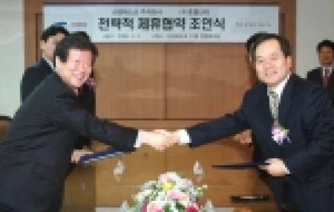 3월 9일 삼성테스코 이승한 사장(李昇漢, 59)과 호텔신라 이만수 사장(李萬洙, 55)은  베이커리 사업 런칭과 공동 마케팅을 위한 전략적 업무 제휴 조인식을 역삼동 홈플러스 본