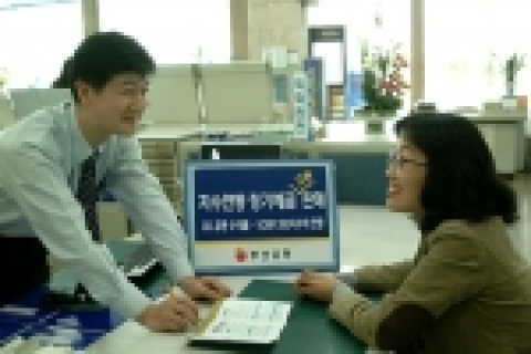 부산은행은 CD유통수익률과 KOSPI200지수에 연동하는 1년 만기 지수연동 정기예금 32차･33차 상품을 한시적으로 판매한다고 3월 13일 밝혔다.