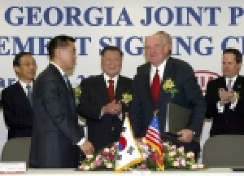 Kia Motors Corp. President & CEO, Euisun Chung and State of Georgia Governor Sonny Perdue at the US 