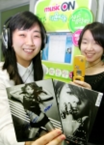 LG텔레콤(사장 南 鏞 / www.lgtelecom.com)은 4월 15일까지 뮤직온(www.musicon.co.kr) 정액요금제로 가입하는 모든 신규 고객을 대상으로 뮤직온 1개
