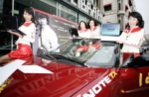 LG전자는 XNOTE 신제품인 초경량 노트북 'TX 시리즈'의 스포츠카 디자인 컨셉을 홍보하기 위해 스포츠카와 레이싱걸 복장의 도우미들을 동원, 강남역 등지에서 