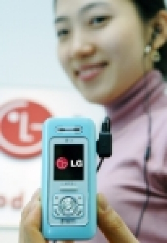 LG전자는 MP3 플레이어 수준의 탁월한 음질을 지원하는 ‘미니 슬라이드 뮤직폰(모델명: LG- M6100)’을 오픈 마켓 중심의 GSM 시장에 이번 주 출시한다.