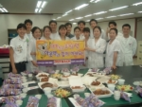 아웃백스테이크하우스는 14일 한국능률협회컨설팅주최 ‘2006년도 한국산업의 브랜드파워(K-BPI)’ 조사결과 패밀리레스토랑 부문에서 2년 연속 1위를 차지했다.