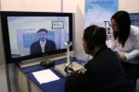 경기도와 인크루트(www.incruit.com), 커리어(www.career.co.kr)가 함께 15일 고양시 킨텍스에서 개최한 올 첫 채용박람회인 ‘2006 열린 일자리 한마당’