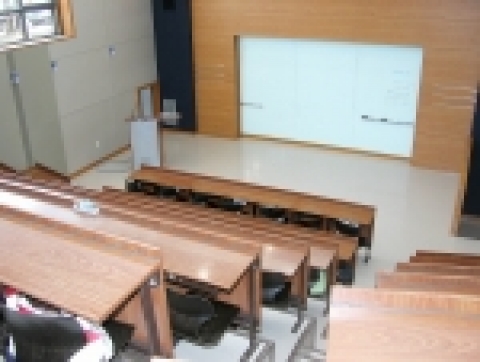 아주대학교 의과대학이 주 강의실 4곳의 리모델링과 세미나실 2곳의 신설을 끝내고 2006학년도를 새롭게 맞이했다.