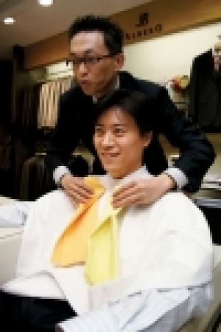 LG패션의 최고급 남성복 브랜드인 알베로(Albero, www.albero.co.kr)에서는 신사복 브랜드에서는 처음으로, 매장을 방문하는 고객에게 직업과 나이, 구매 목적과 신체 조건을 고려한 패션 컨설팅은 물론, 제품 구매까지 조언해주는 ‘1:1 맞춤 패션 컨설팅 서비스’를 시작한다.