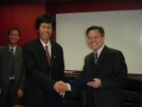 (왼쪽) VDC의 Troung Hoai Trang 부사장 (오른쪽) 다우데이타시스템 해외사업총괄 임무호 부장