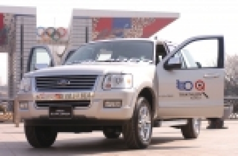 포드세일즈서비스코리아는 데뷔 이래 기록적인 판매 기록을 보유한 정통 SUV(Sports Utility Vehicle, 이하 SUV) 포드 익스플로러의 최상급 모델인 2006 ‘뉴 