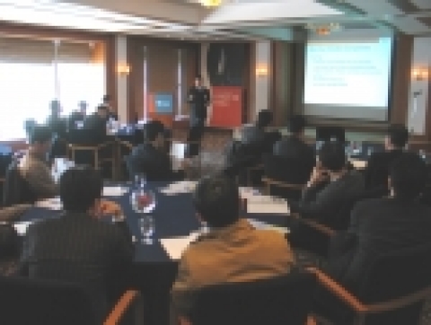 한국썬마이크로시스템즈는 오늘 코엑스 인터콘티넨탈 호텔 주피터 룸에서 병원 및 제조 산업 고객을 대상으로 서버 기반의 사용자 데스크탑 환경을 구현 할 수 있는 썬레이 및 씨큐어글로벌